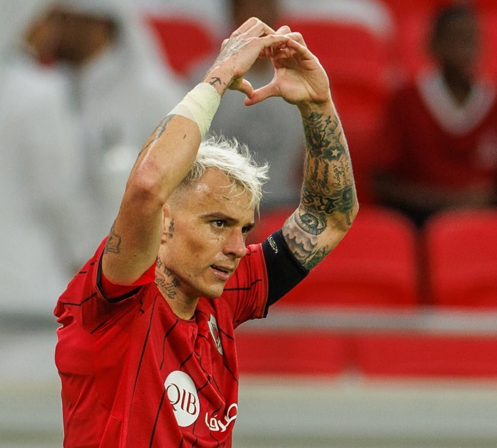 Róger Guedes tem três gols em três jogos pelo Al-Rayyan na temporada 2025/2026 — Foto: Divulgação