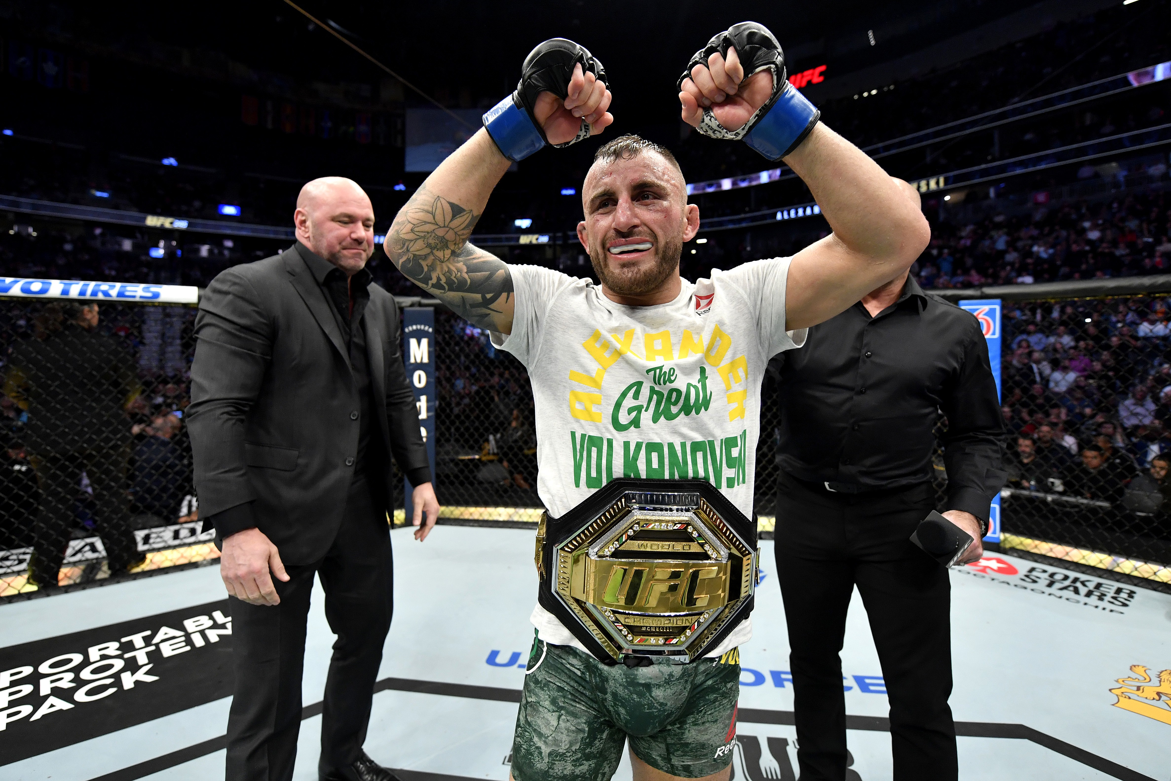 Campeão peso-pena do UFC, Volkanovski desafia quatro rivais para ...