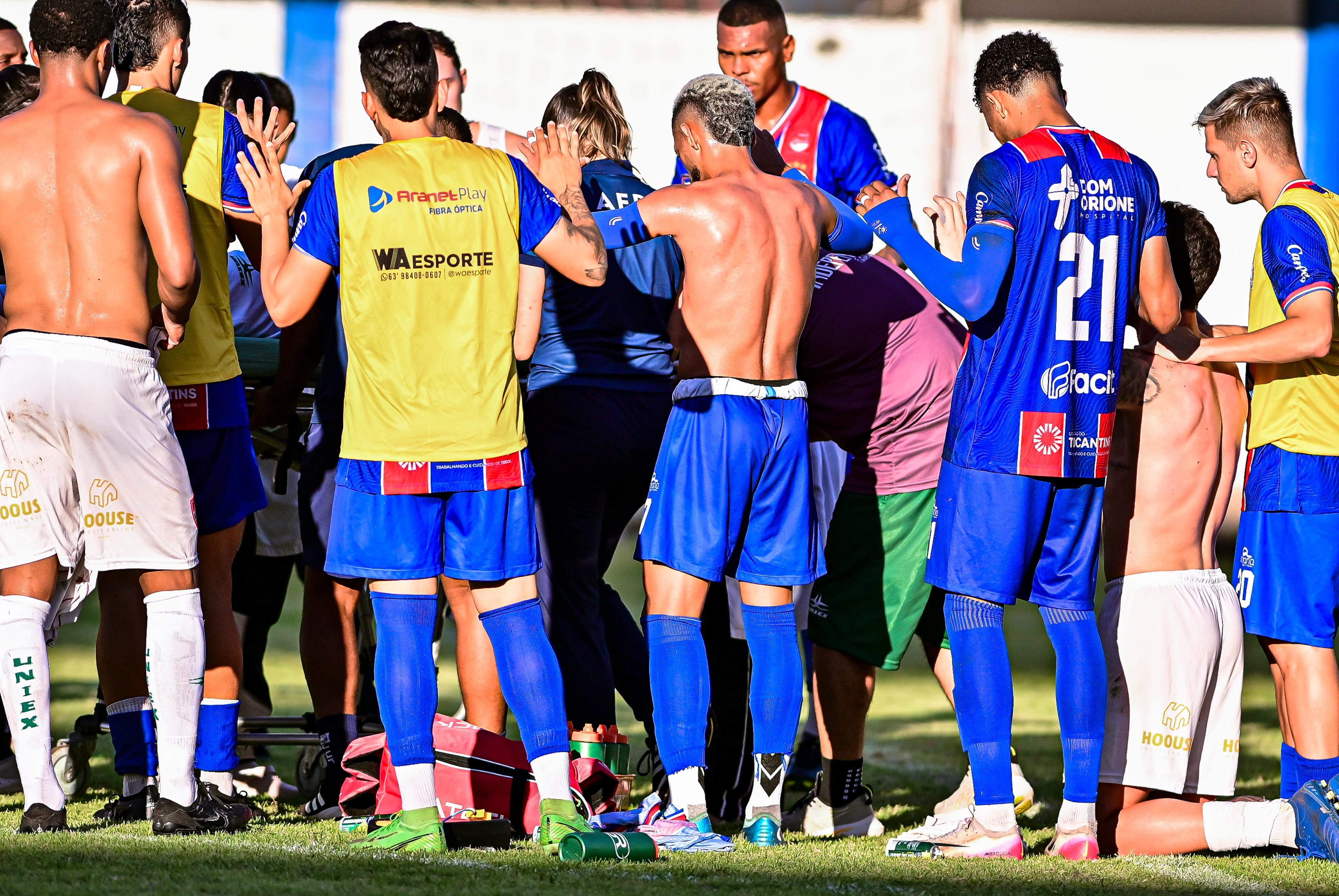 Zagueiro que caiu desacordado após choque em jogo da Série D não retorna com delegação ao Acre