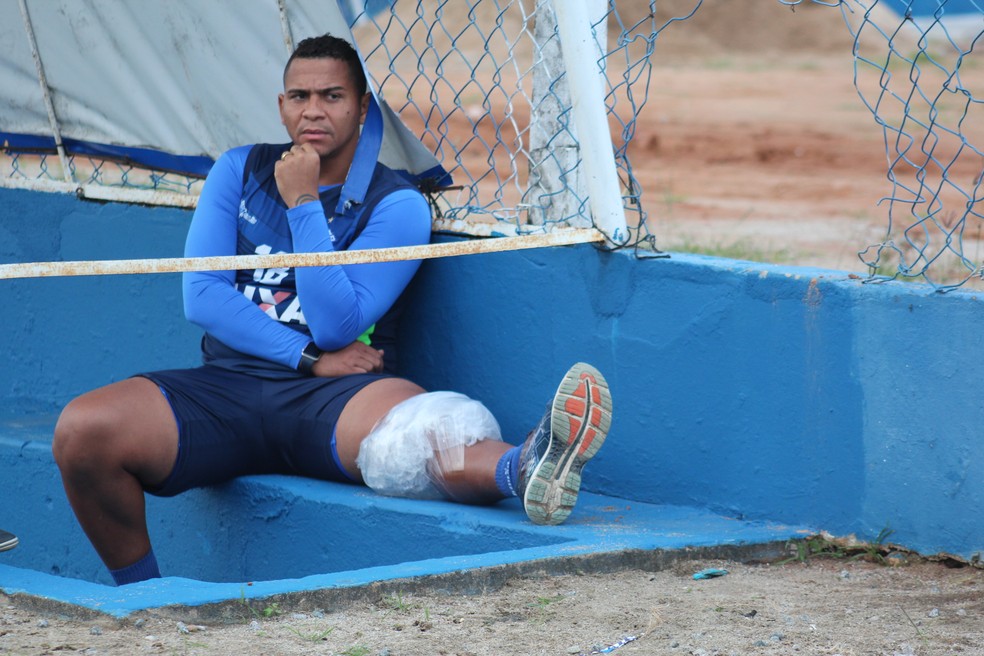 Torceu o joelho jogando futebol ? E agora, será que voltarei a jogar?