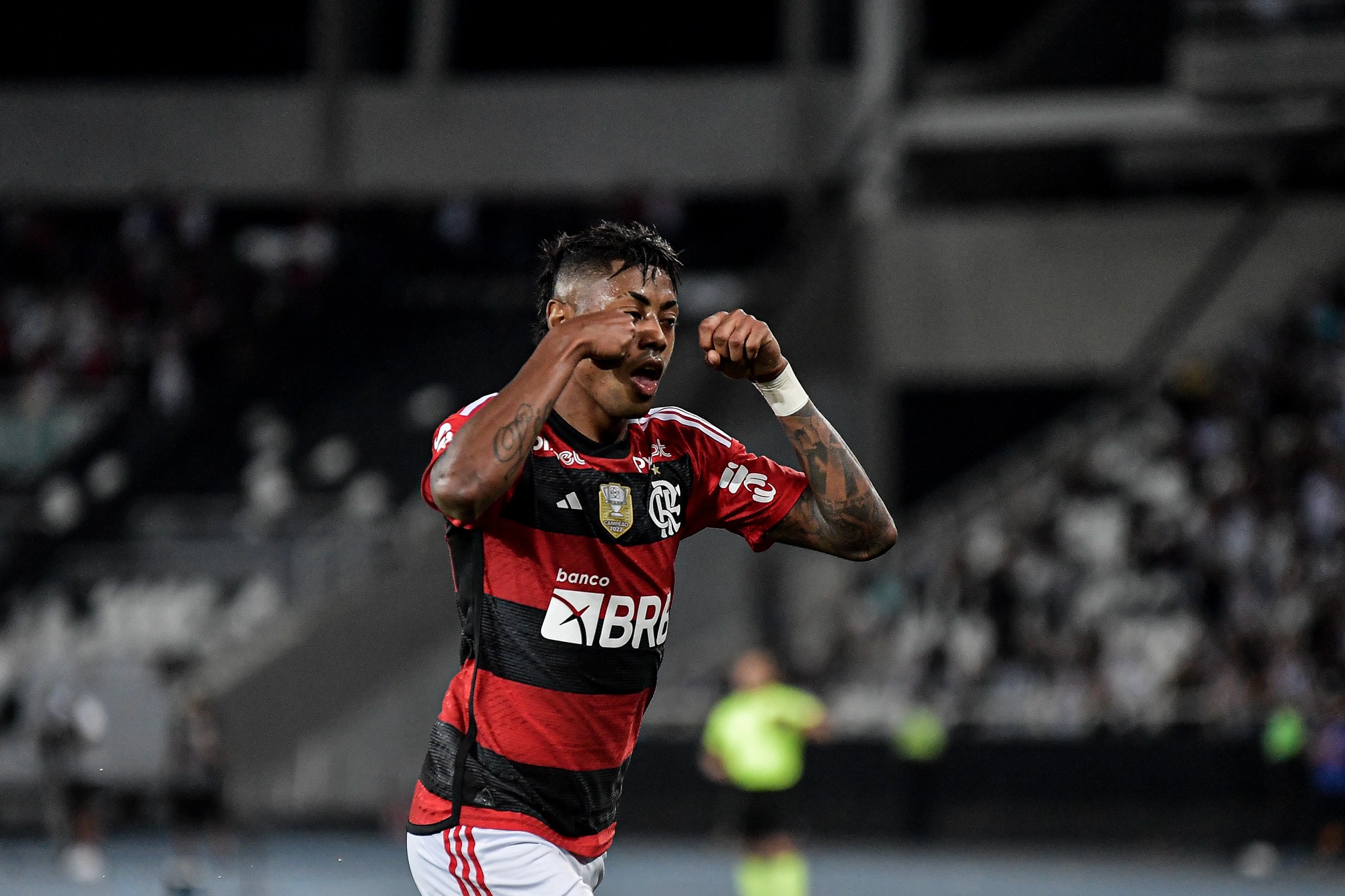 Bruno Henrique: Último Ano de Contrato no Flamengo e o Futuro do Rei dos Clássicos em Jogo