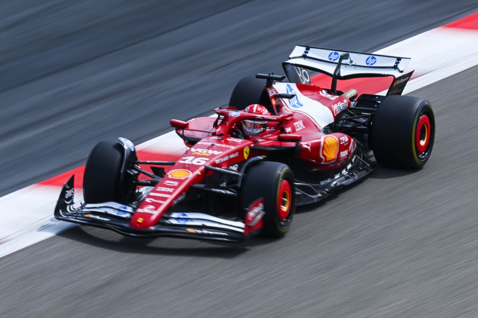 Charles Leclerc liderou sessão matinal do dia 3 de testes da pré-temporada da F1 em 2025 — Foto: Clive Mason/Getty Images