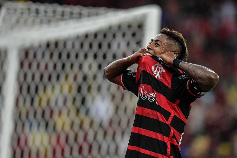 Bruno Henrique, do Flamengo, jogou muito contra o São Paulo — Foto: Thiago Ribeiro/AGIF