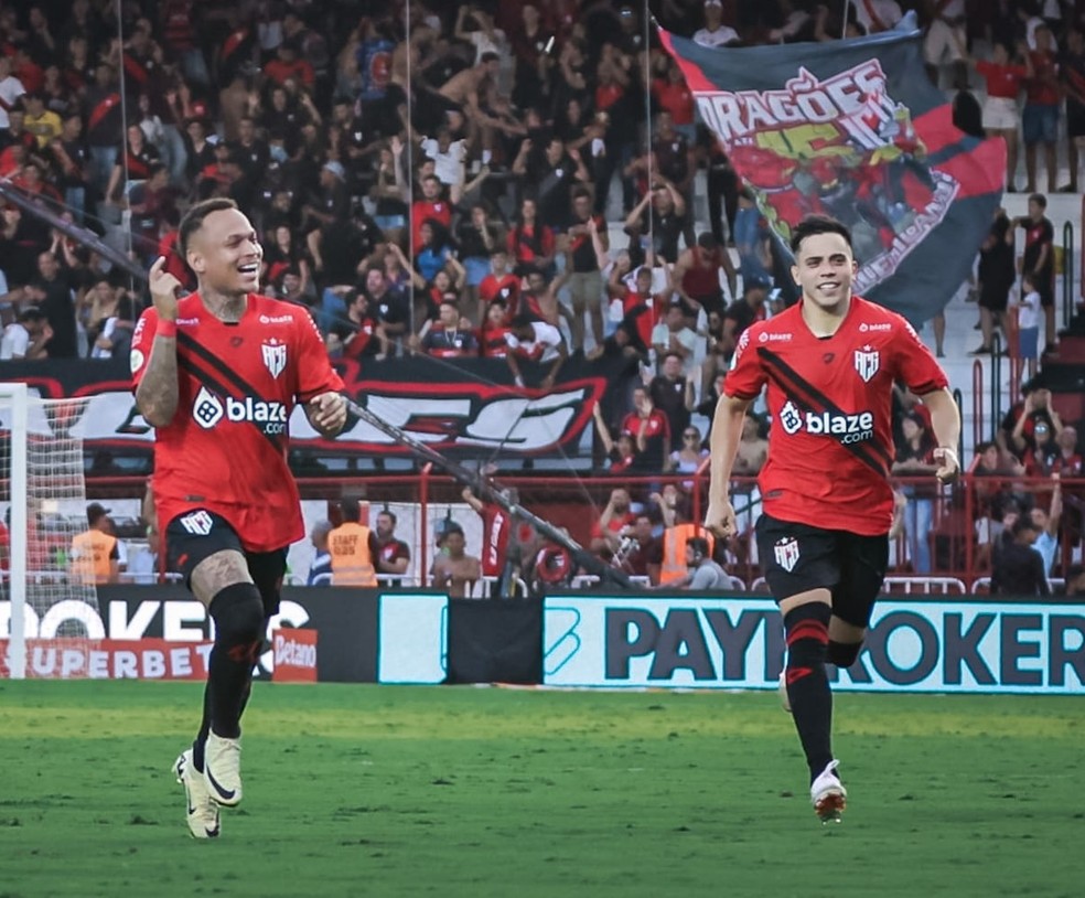 Janderson comemora gol do Atlético-GO sobre o Fluminense — Foto: Ingryd Oliveira/ACG