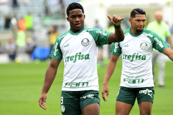 Suspensão quebra sequência de Endrick como titular e aumenta dúvidas de Abel no Palmeiras