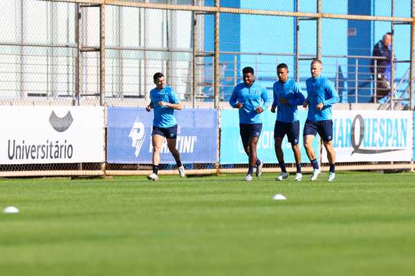 Grêmio busca recuperação de jogadores e reforço do elenco para próximos jogos.