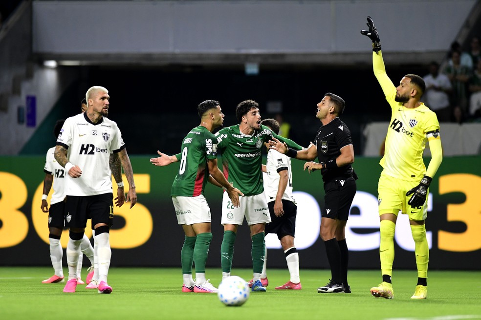 FIM DE JOGO! Palmeiras tropeça e perde para o Atlético-MG
