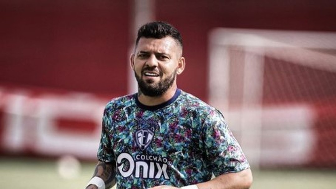 Alvo de xingamentos no Piauí, técnico iraniano diz que futebol é sua