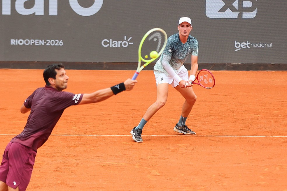 João Fonseca e Marcelo Melo na final do Rio Open — Foto: Fotojump / Rio Open