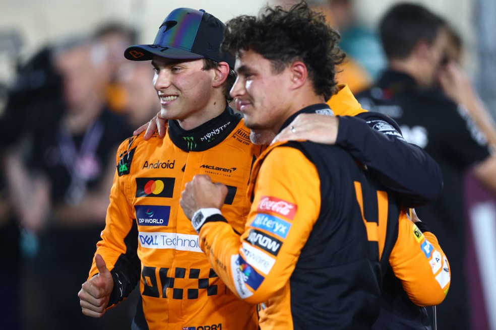 Lando Norris e Oscar Piastri após corrida sprint no GP do Catar — Foto: Mark Thompson/Getty Images