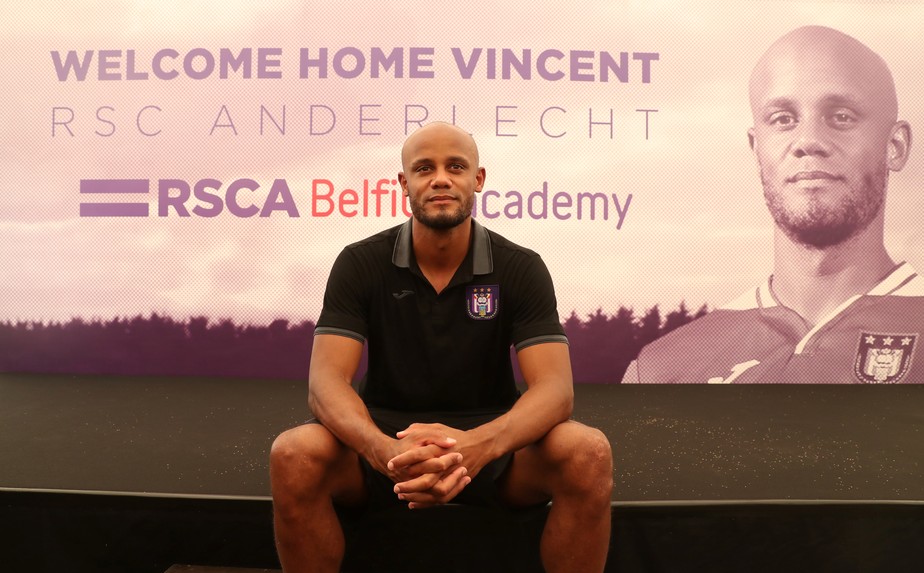Jogador-técnico, Kompany é apresentado no Anderlecht e diz: “Ainda