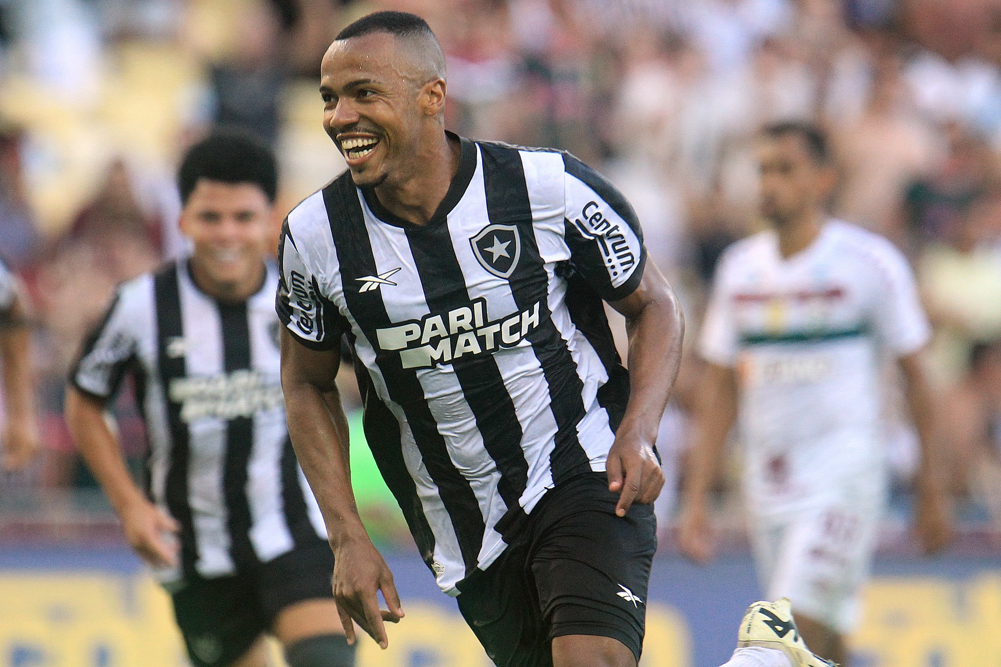 Com Vasco de olho, Marlon Freitas não se abala com críticas e reafirma importância no Botafogo