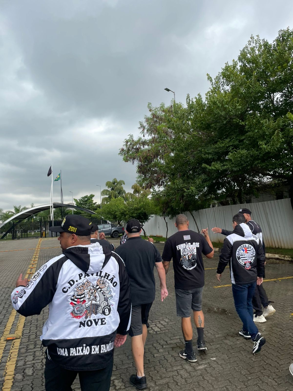 Bastidores: Bidu se desculpa em reunião com torcedores do Corinthians | Ge