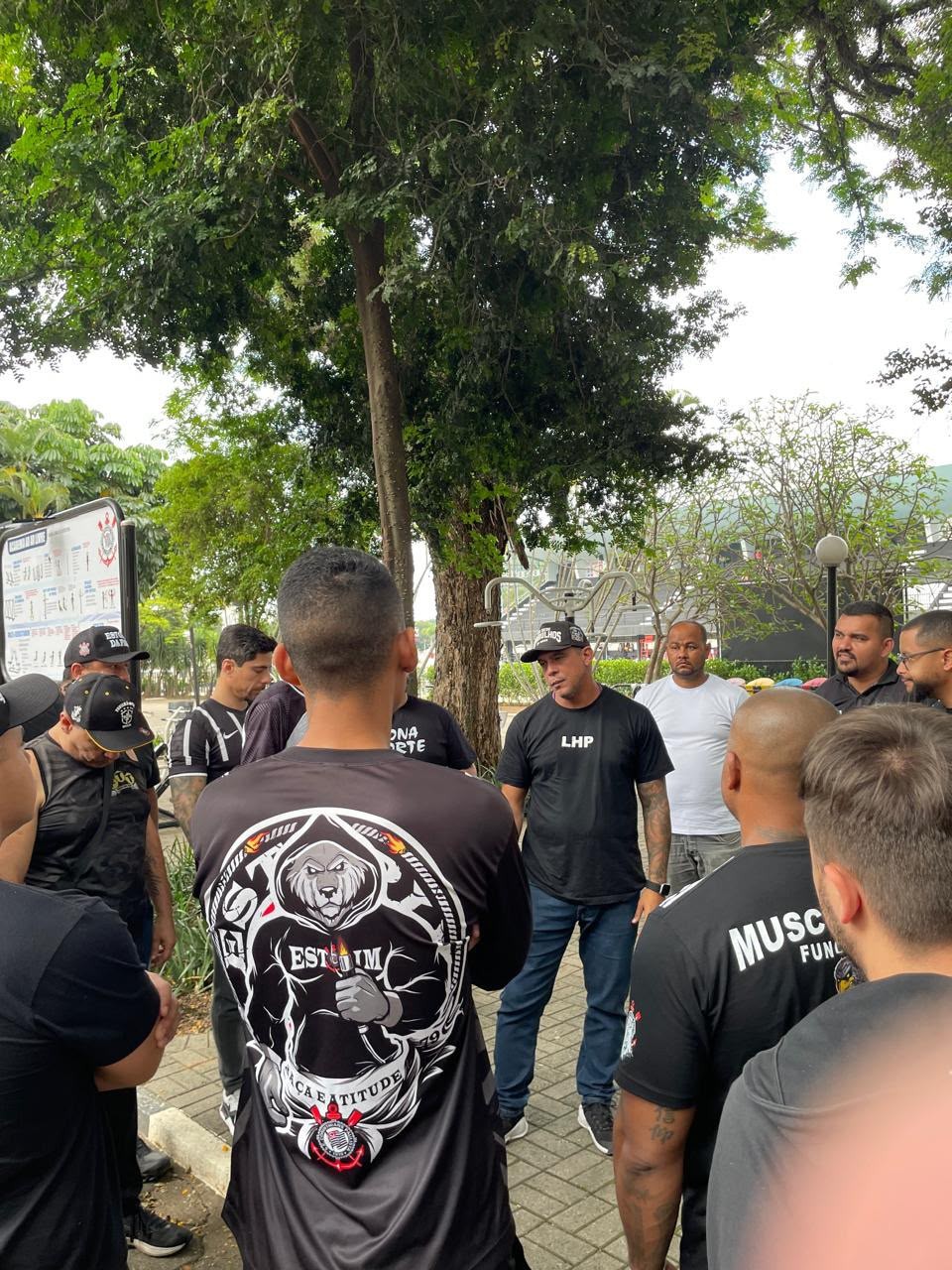 Organizadas do Corinthians se reúnem com Stabile e pedem saída de Paz e afastamento de Memphis