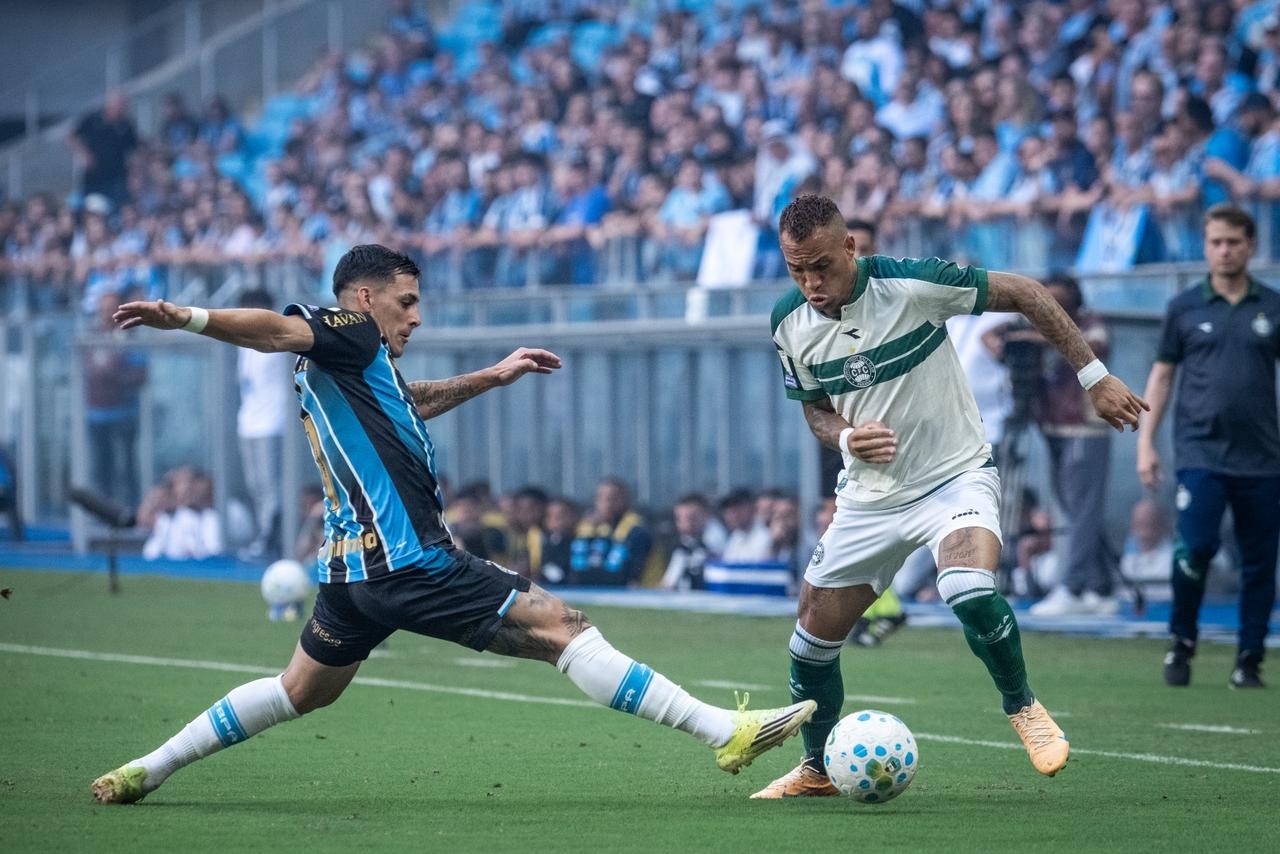Grêmio 1x0 Coritiba: veja o gol, as expulsões e os melhores momentos do jogo do Brasileiro