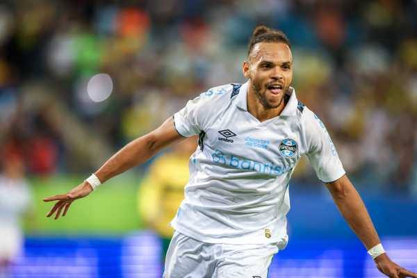 Grêmio domina o Returno com 100% de aproveitamento, seguido pelo Fortaleza.