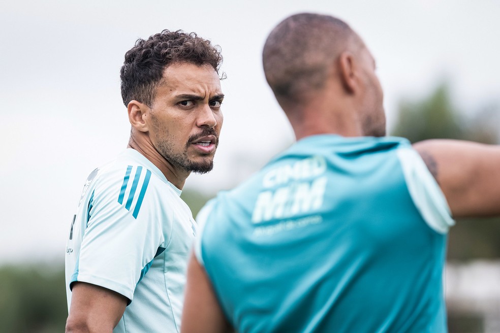 Eduardo em ação durante treino do Cruzeiro — Foto: Gustavo Aleixo/Cruzeiro