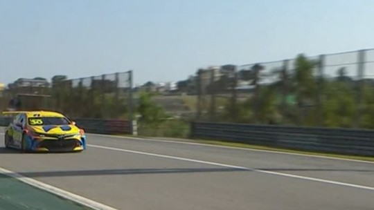 Cesar Ramos vence a corrida sprint da etapa de São Paulo da Stock Car