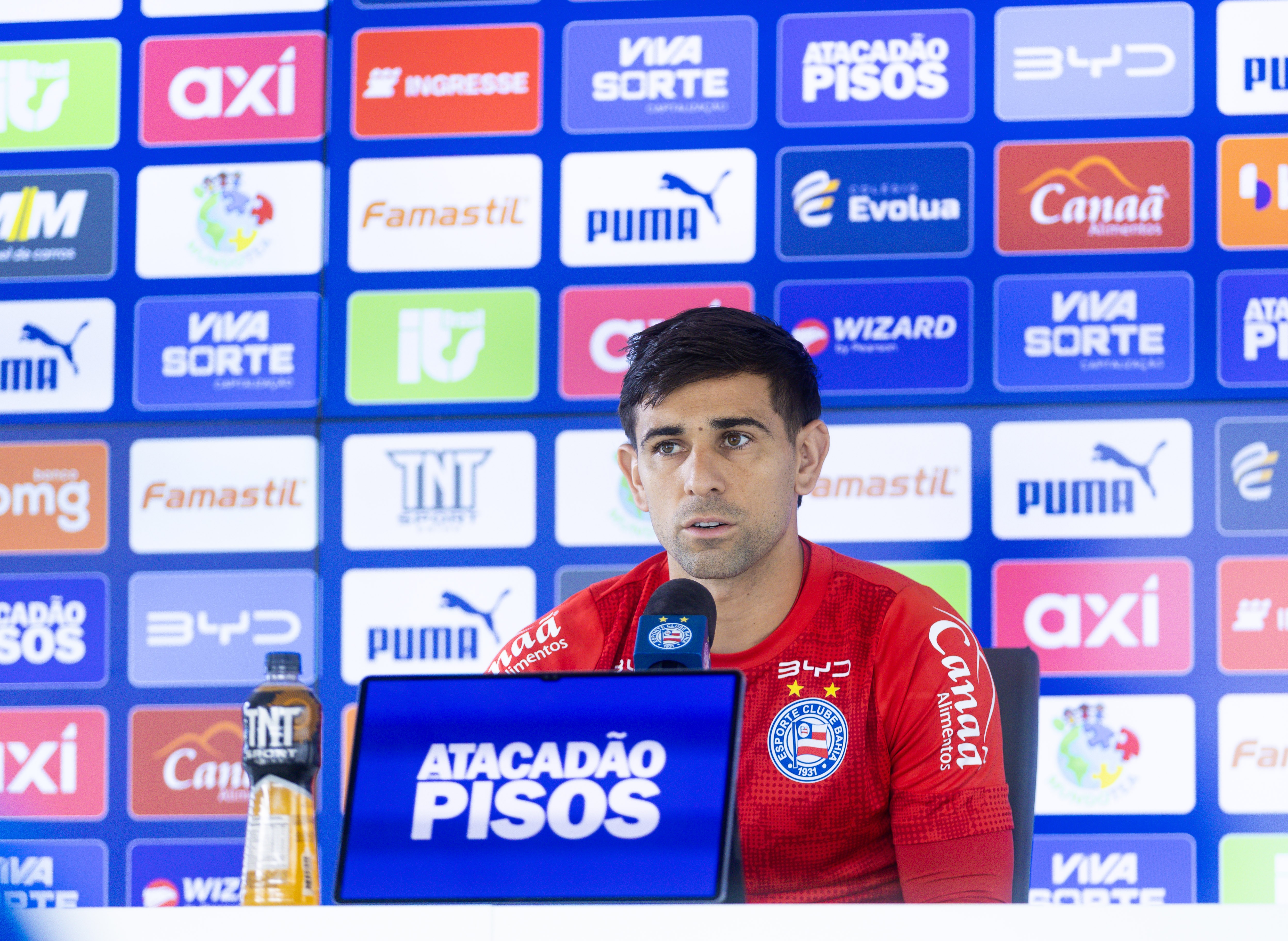 Acevedo comenta "sonho" por convocação do Uruguai e confronto direto do Bahia: "Clima de final"