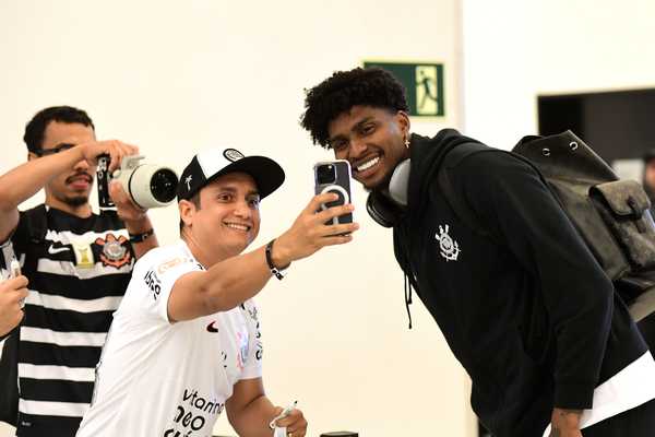 Corinthians mantém confiança em Hugo Souza após recusa do Flamengo