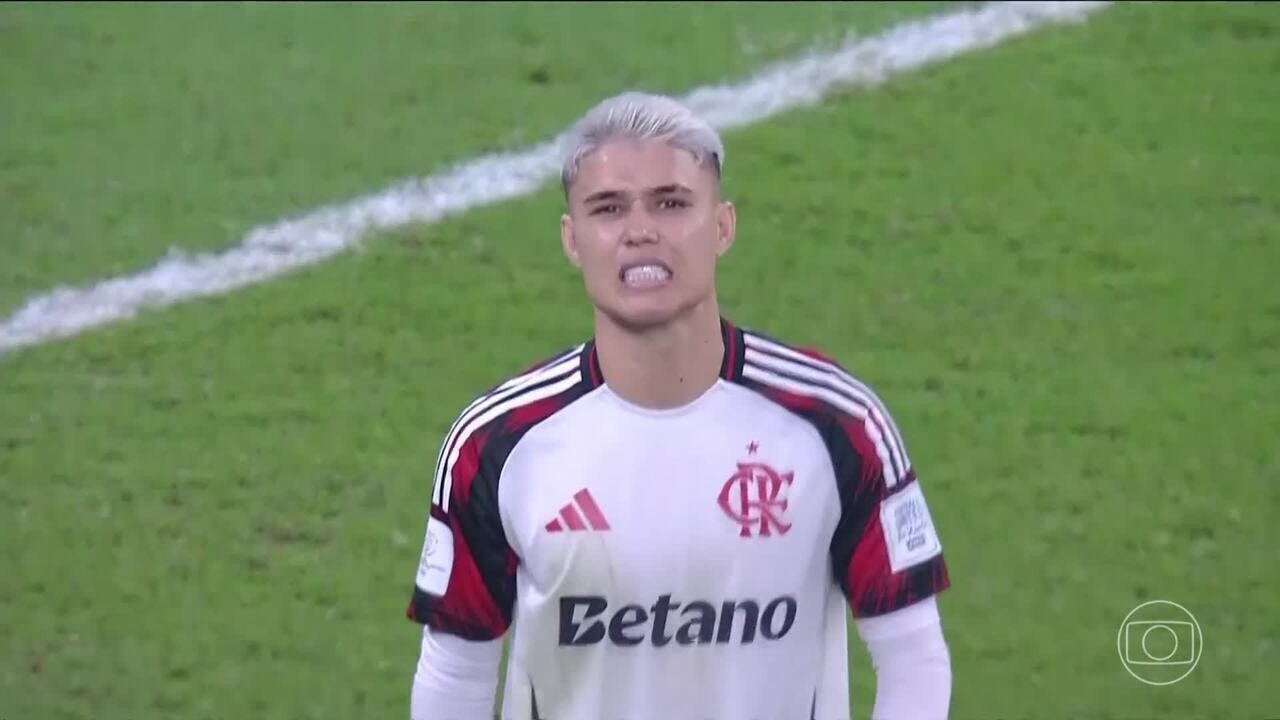Goleiro que brilhou nos pênaltis contra o Flamengo ganha provocações de rivais online: Vem pro Brasil!