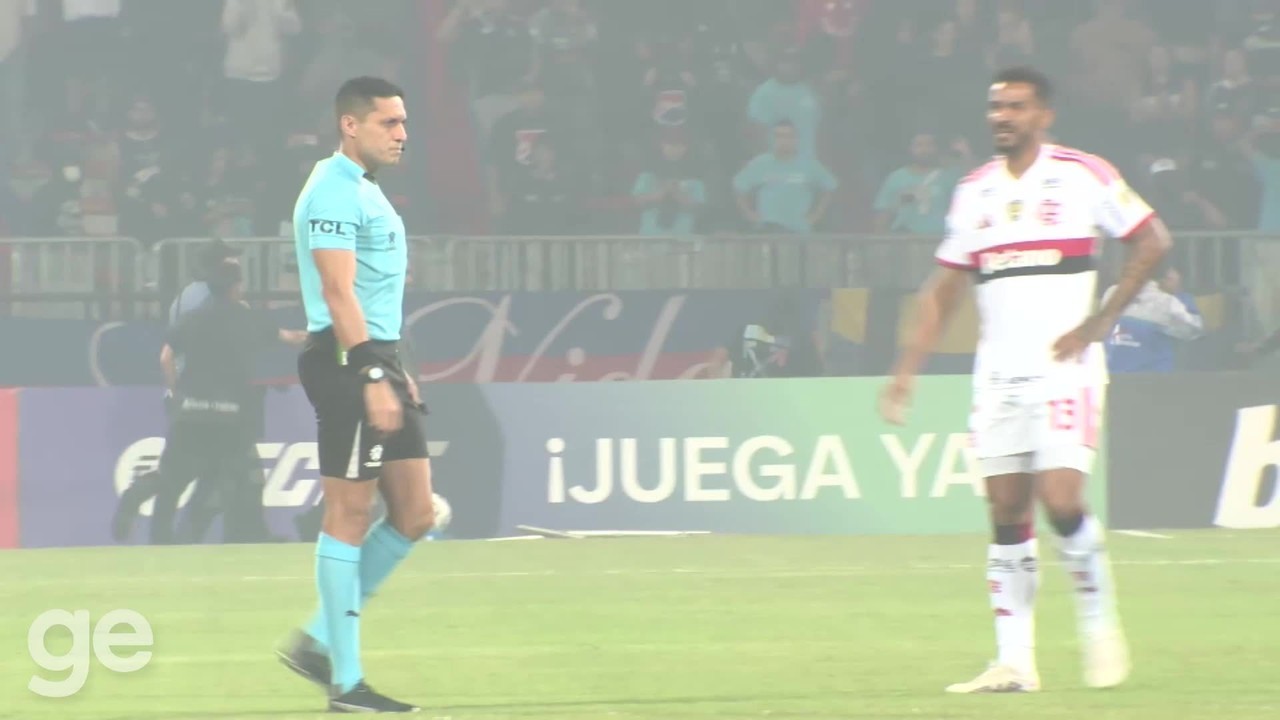 Briga entre torcidas interrompe jogo no Campeonato Colombiano; veja