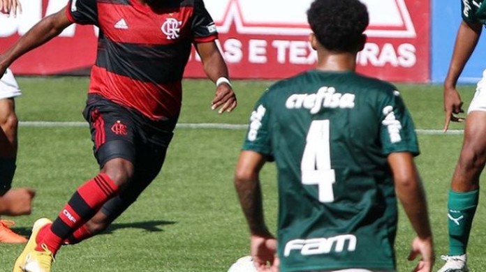 Coluna do Fla / Flamengo - JÁ PENSOU? 🔴⚫ Após passagem apagada pelo  Borussia Dortmund, da Alemanha, o Real Madrid reavalia o futuro de Reinier  e cogita um novo empréstimo. O jogador