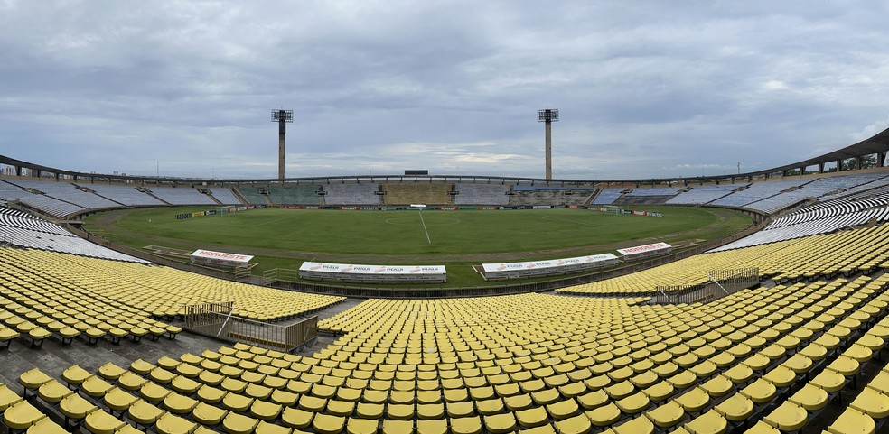 Estádio Albertão, em Teresina — Foto: Julio Costa