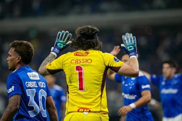 Avaliação de Cássio e desfalque de João Marcelo na escalação do Cruzeiro.