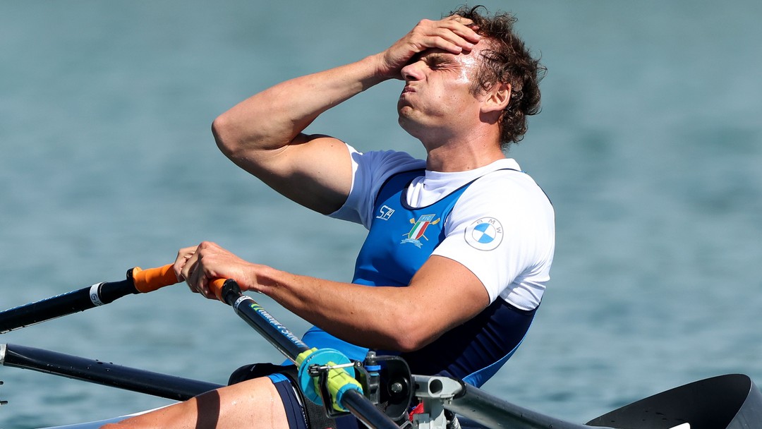 Remador leva celular para o barco e perde medalha no skiff