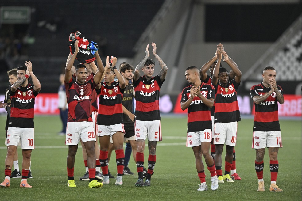 Flamengo comemora classifica��o para a semi do Carioca � Foto: Andr� Dur�o