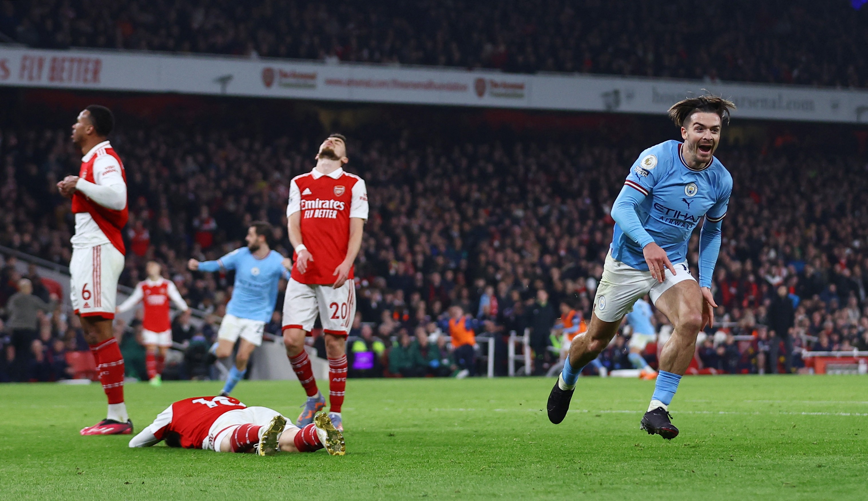 Arsenal domina, mas paga pelos erros. Mexida de Guardiola muda o jogo e ...