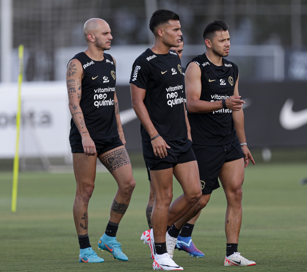 Fábio Santos, Fausto Vera e Romero em treino do Corinthians no CT Joaquim Grava — Foto: Rodrigo Coca/Ag.Corinthians