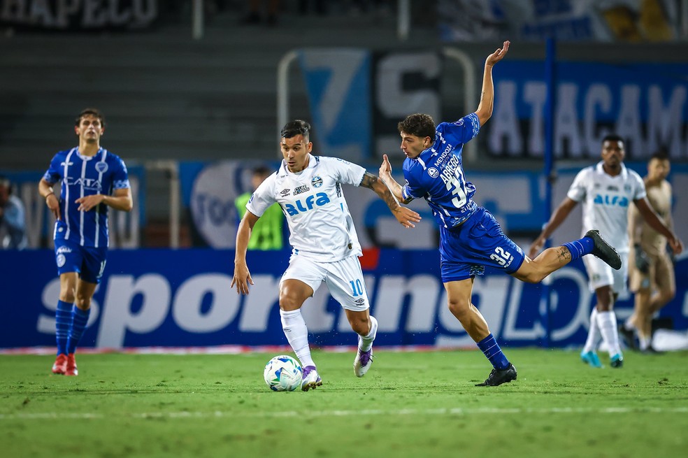 Cristaldo ingressou no intervalo de Godoy Cruz e Grêmio — Foto: Lucas Uebel / Grêmio Divulgação
