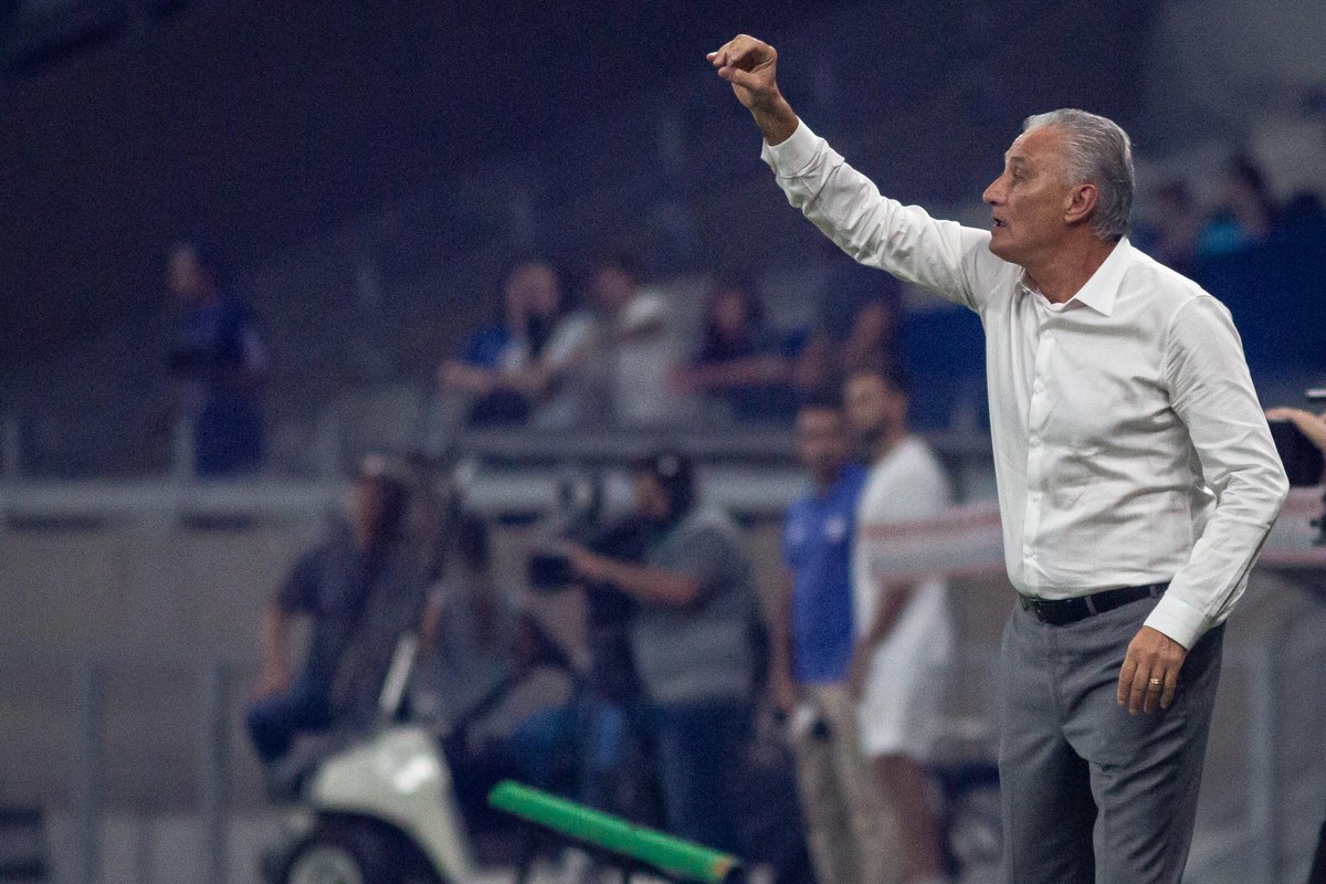 Mudança de Tite com a bola rolando fez o Flamengo crescer e vencer