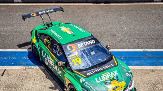 Felipe Massa terá carro verde na temporada 2024 da Stock Car