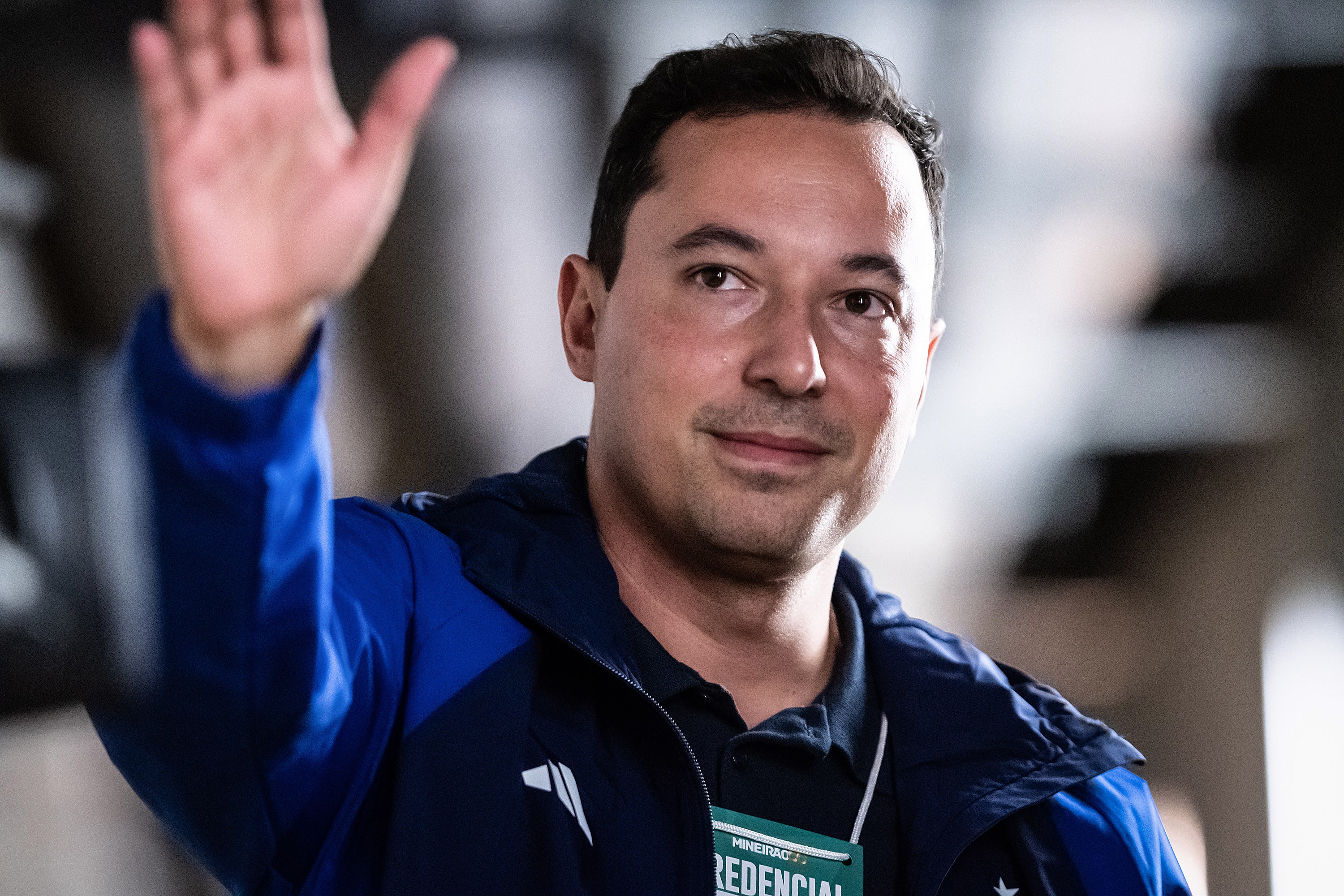 Vice-presidente do Cruzeiro negocia com Mineirão para setor sem cadeiras.