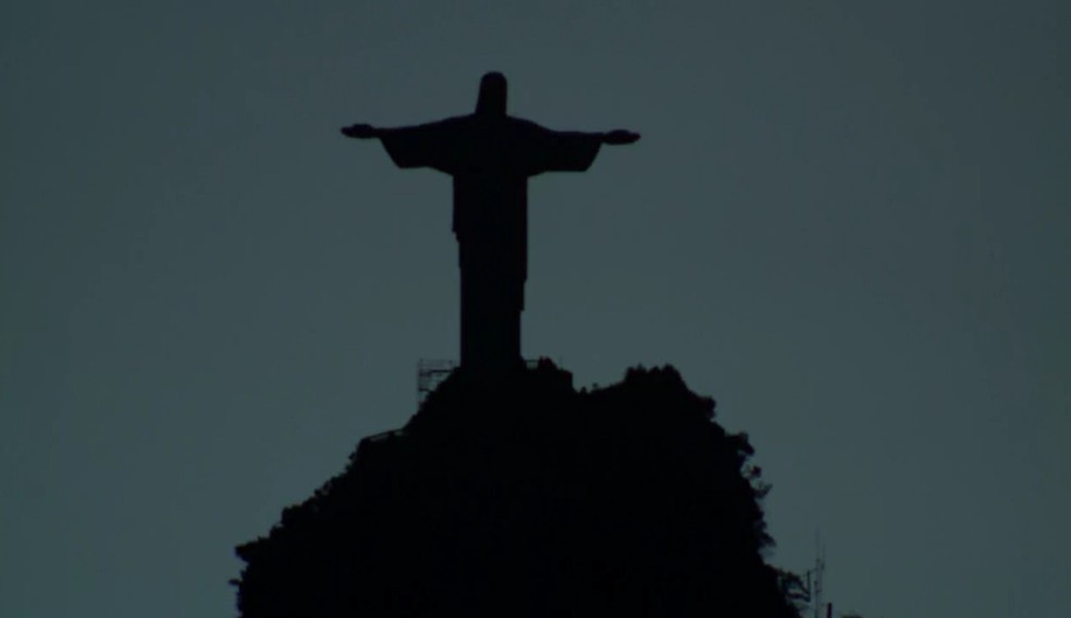 Cristo Redentor apaga as luzes em solidariedade a Vinicius Junior | futebol  espanhol | ge