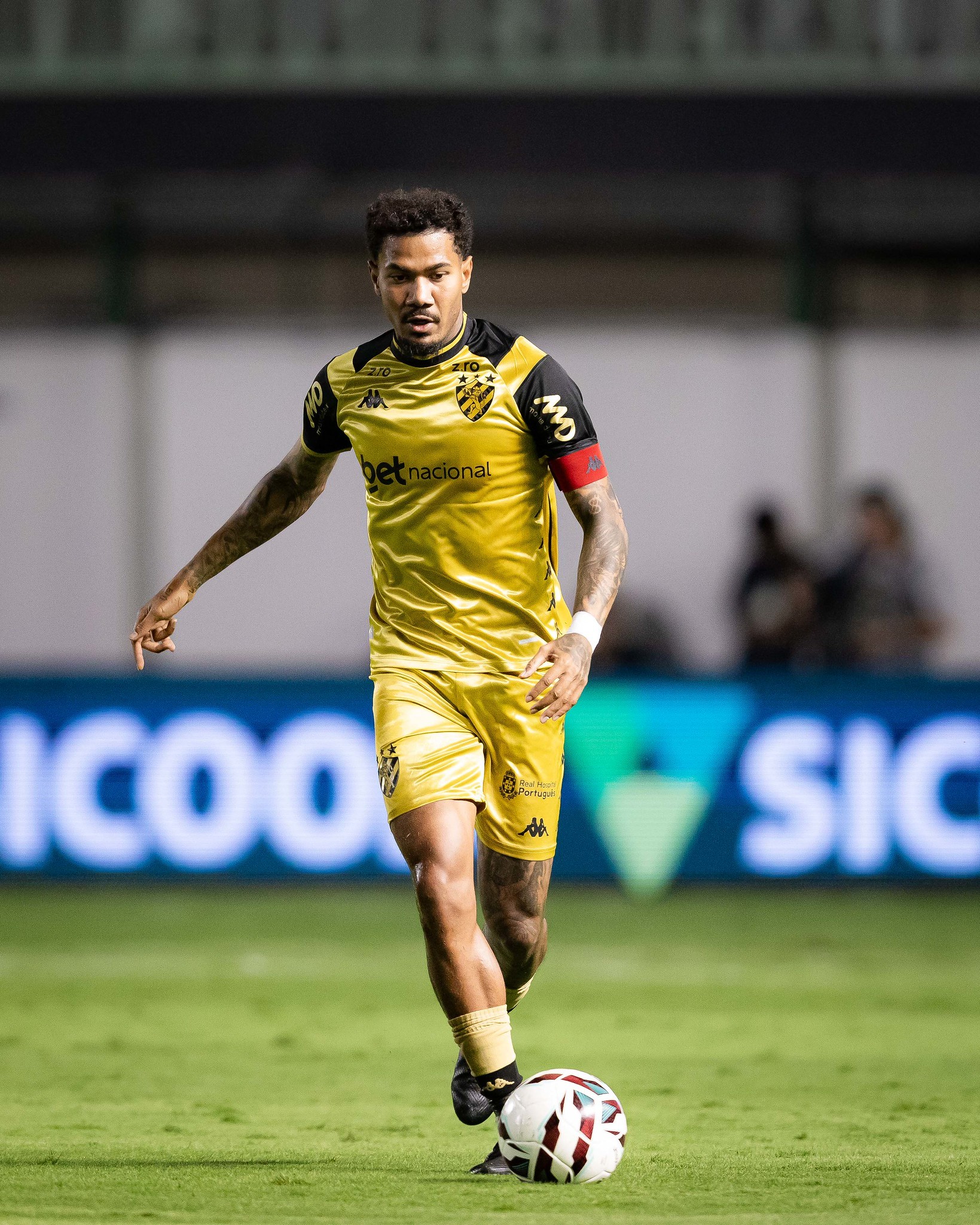 Sport leva novo gol no fim na Série B, e volante critica erros recorrentes: "Inaceitável"