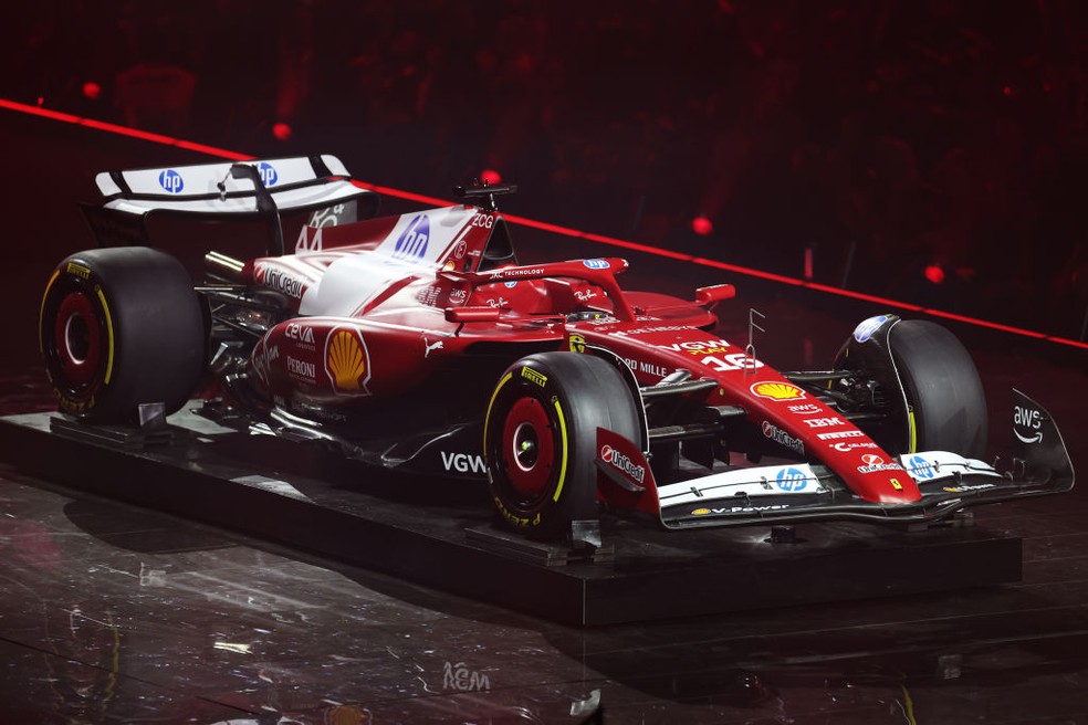Carro da Ferrari para a Fórmula 1 2025 — Foto: Clive Rose - Formula 1/Formula 1 via Getty Images