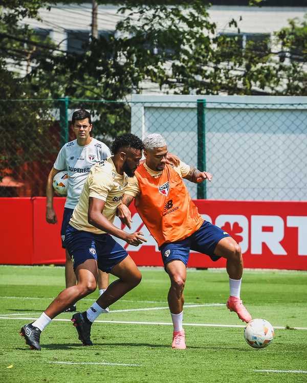 São Paulo retoma treinos visando enfrentamento contra o Botafogo na Libertadores.
