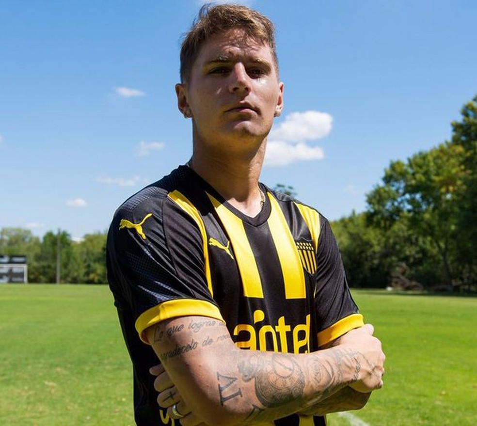 Varela foi revelado pelo Peñarol — Foto: Divulgação