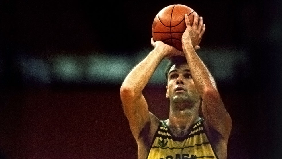 Oscar Schmidt é o maior cestinha da história dos Jogos Olímpicos, dos Mundiais e da seleção de basquete — Foto: Arquivo/CBB