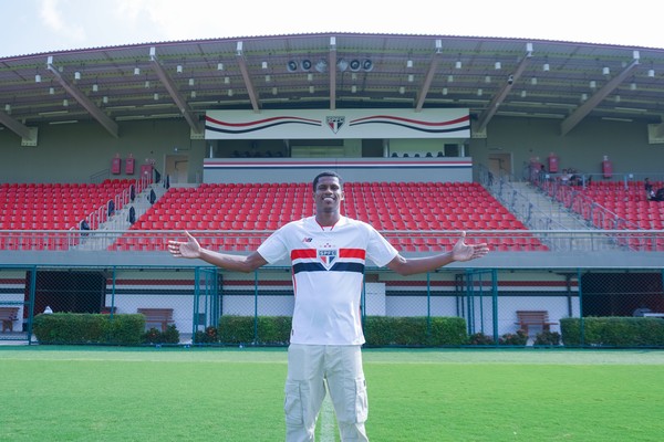 Sem dinheiro para contratar reforço defensivo, São Paulo aposta em joia da base