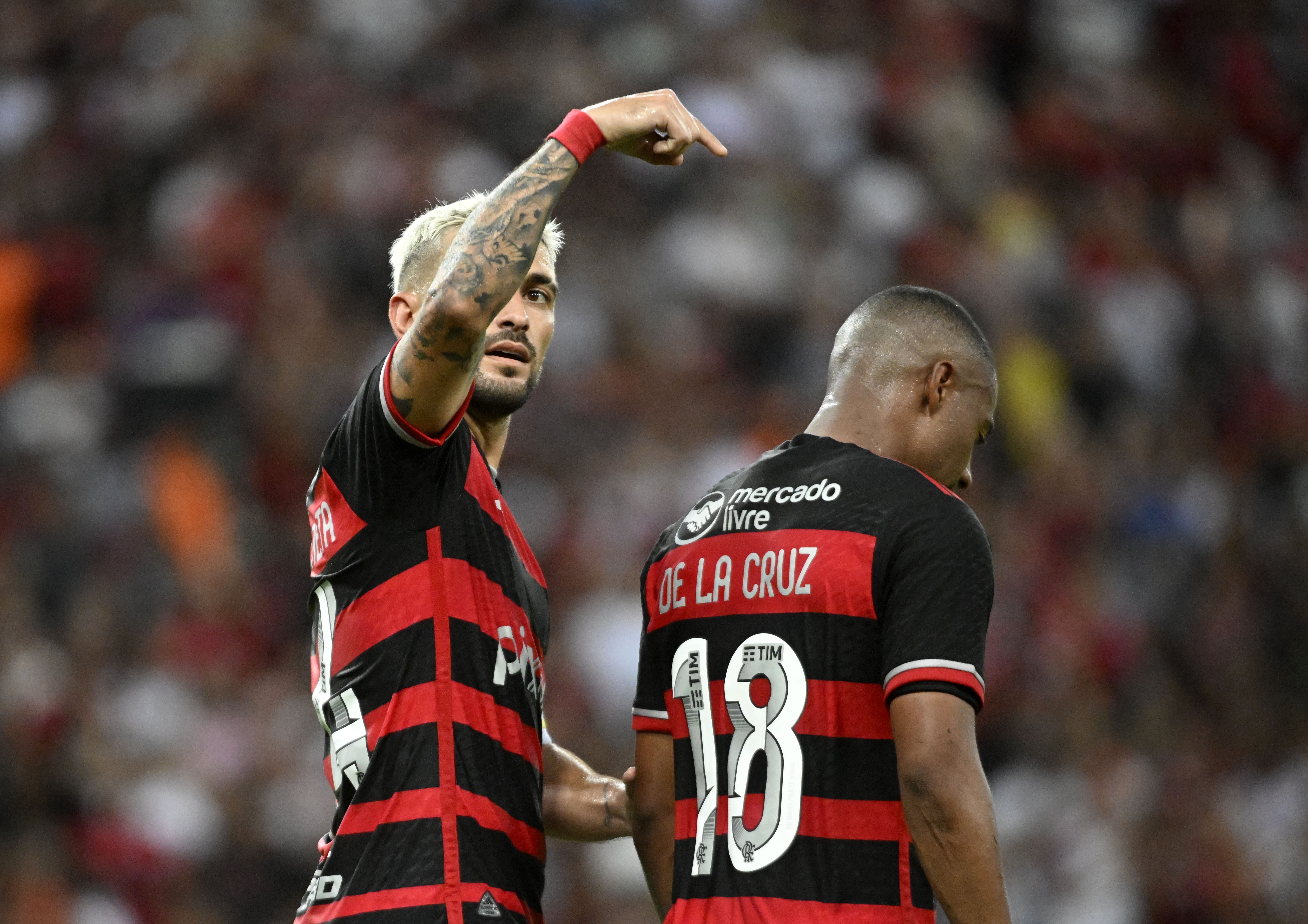 Mapas mostram De la Cruz onipresente em goleada do Flamengo, e Arrascaeta se empolga: 