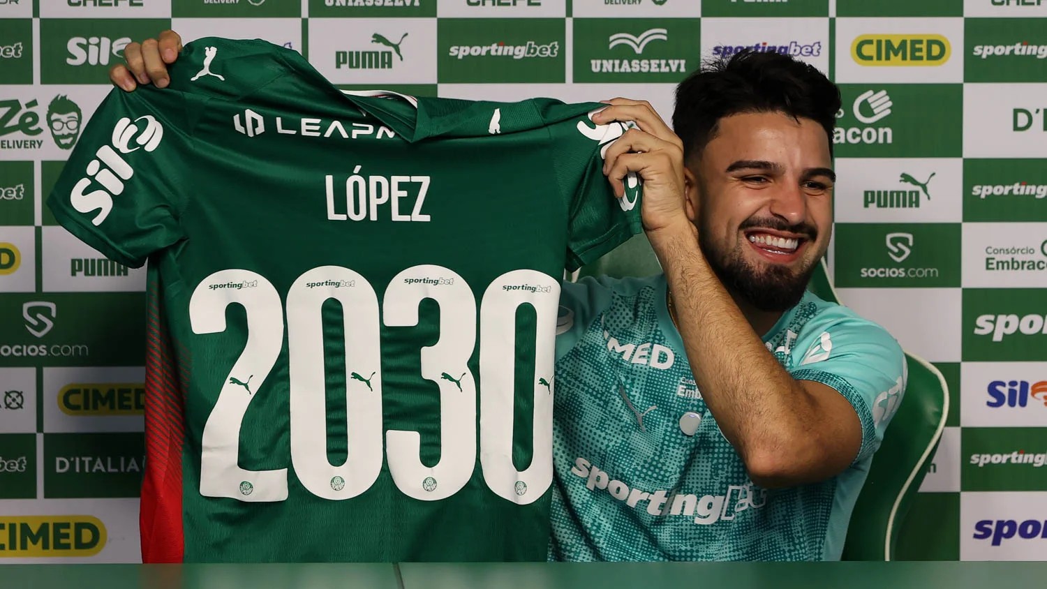 Palmeiras surpreende e renova contrato de Flaco López até 2030