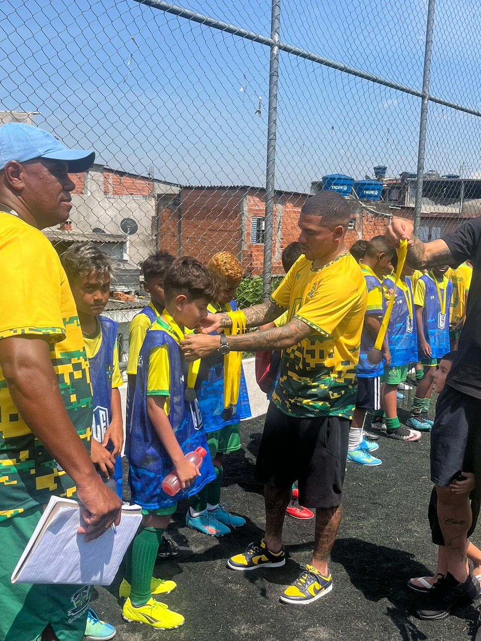 Esteves participa de entrega de medalhas em projeto social em Osasco — Foto: Divulgação