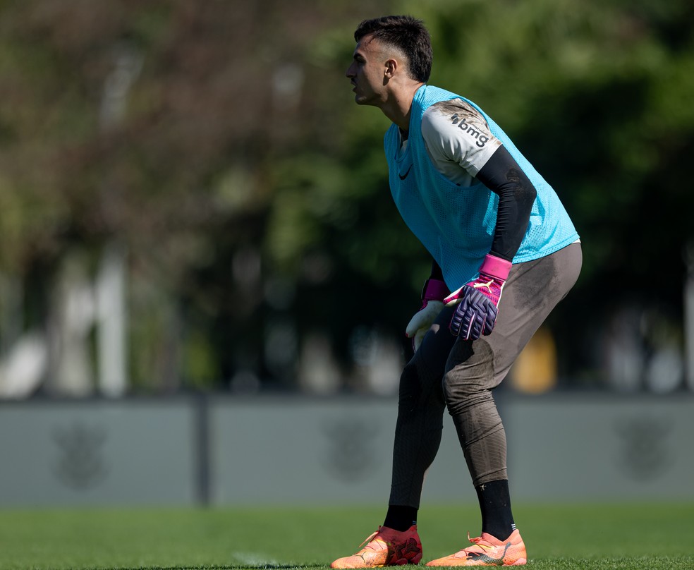 Matheus Donelli, goleiro do Corinthians, em treino de sábado — Foto: Rodrigo Coca/Ag. Corinthians