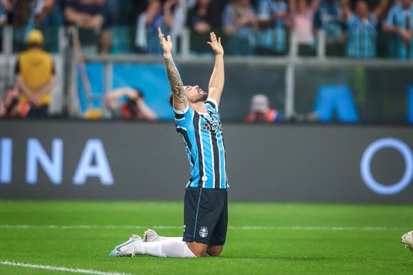 João Pedro se afirma no Grêmio e faz temporada com mais jogos na carreira