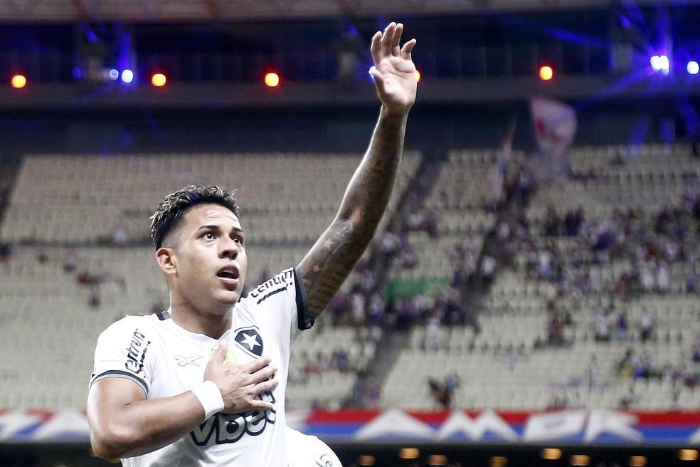 Matheus Martins em Fortaleza x Botafogo — Foto: Vitor Silva/BFR